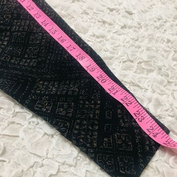 Jones New York black top  tribe  print 100% Silk button down shirt size 10 - Picture 8 of 8